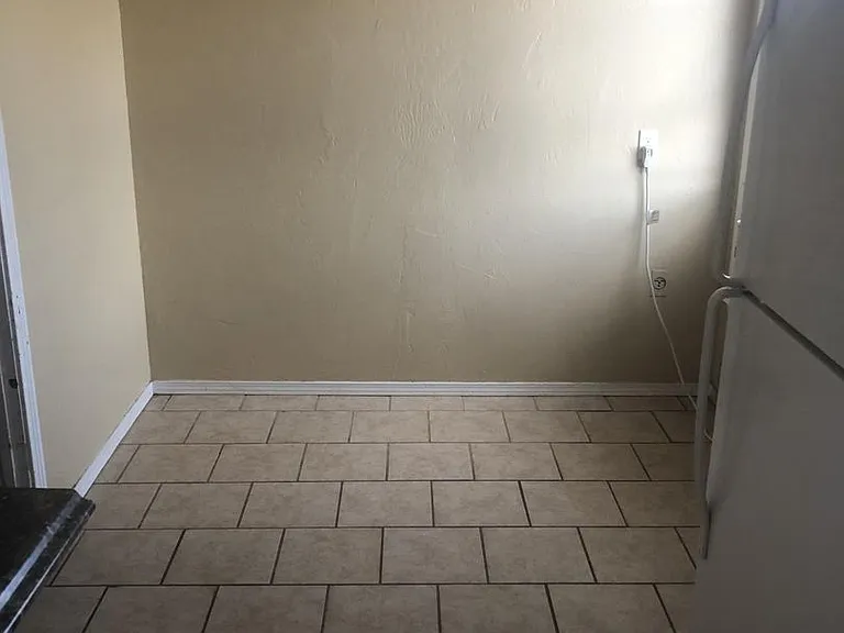 704 Deane Dr — Photo 11