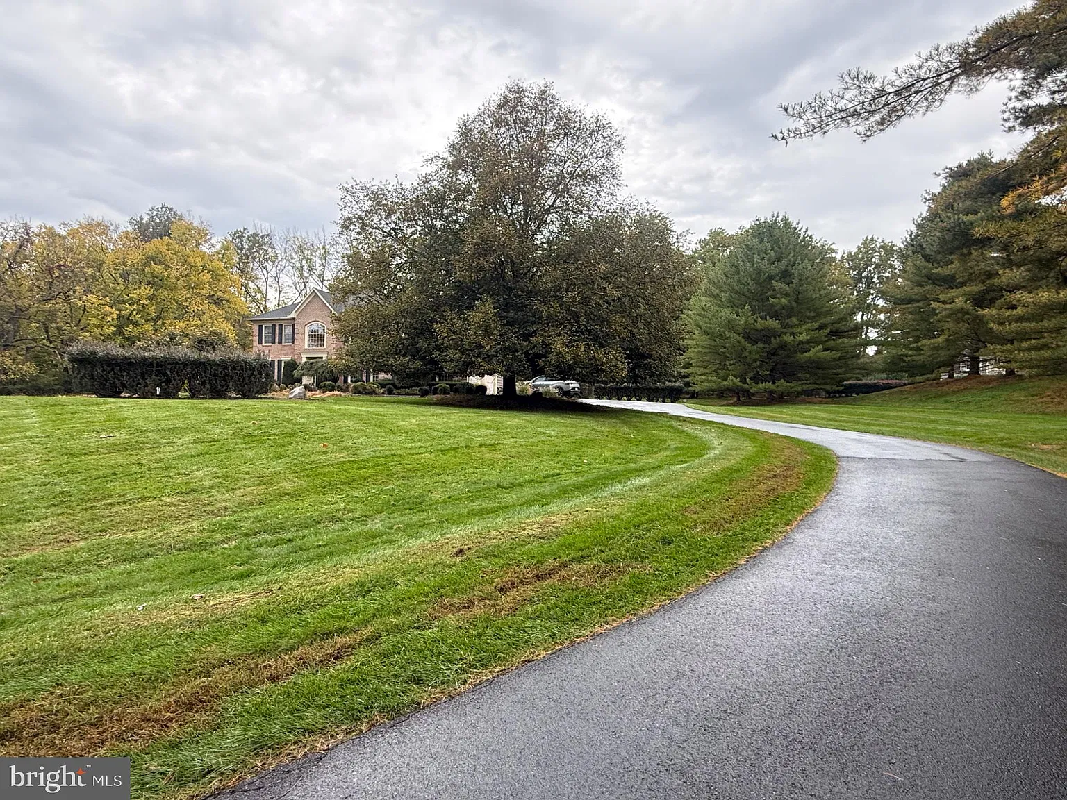 4 bed, 3.5 bath, 3985 sqft, $5,500 — Photo 2