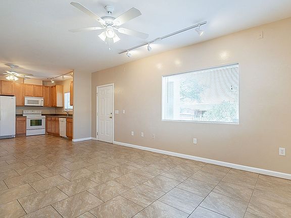 4th image of 638-640 E Lester St #219