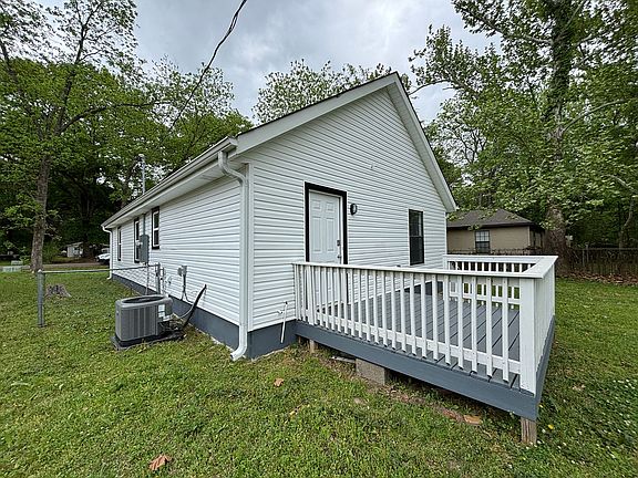 2nd image of 509 E Elm St