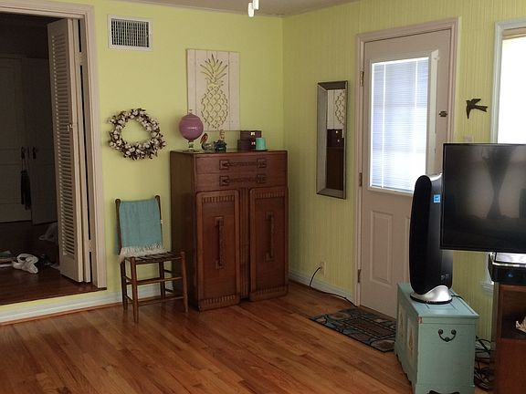 4th image of 317 Breezeway Ave