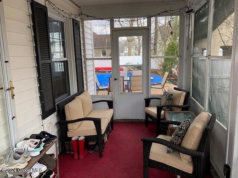 3rd image of 33 Webster Avenue