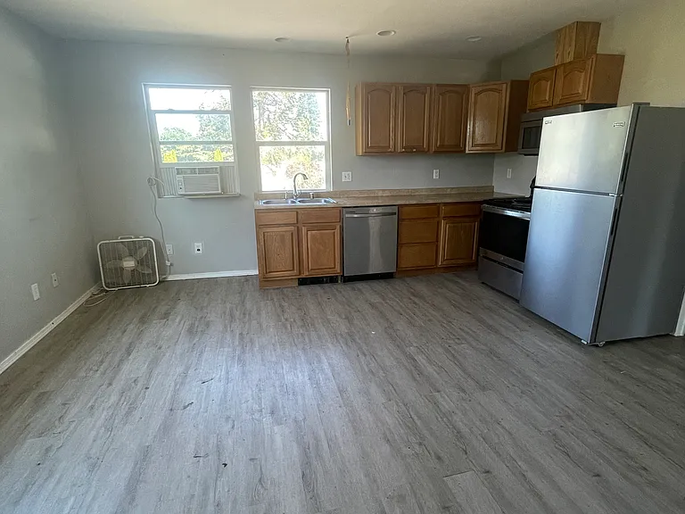 1112 S Yew St #A — Photo 3