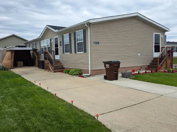 13567 Apple St, Carleton, MI 48117