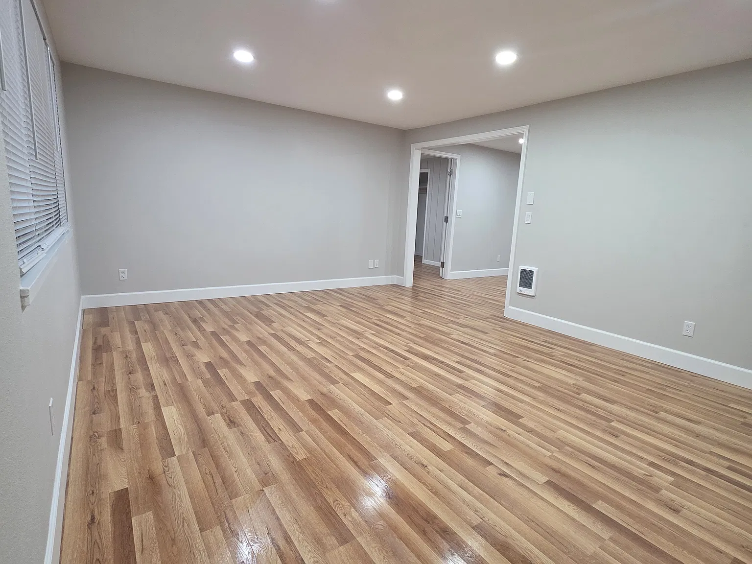 3 bed, 1.5 bath, 1168 sqft, $2,295 — Photo 2