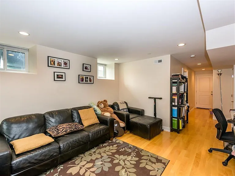 11 Sheridan St #2 — Photo 8
