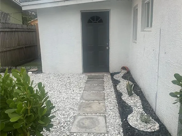 16200 NE 3rd Ave #B, Miami, FL 33162