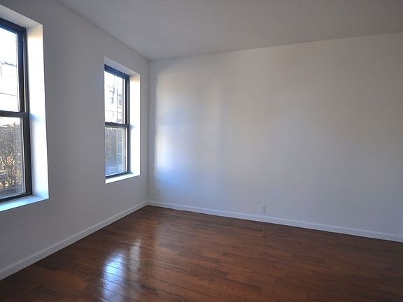 4th image of 219 13th St