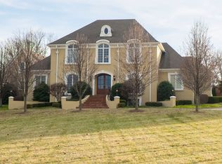 12007 Hunting Crest Dr, Prospect, KY 40059