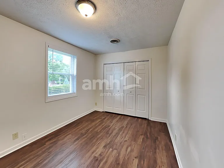 307 Briarwood Ln — Photo 13