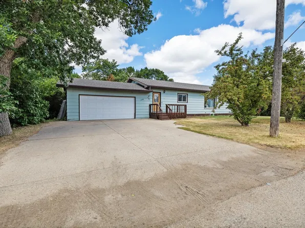 112 Pleasant Ave N, Surrey, ND 58785