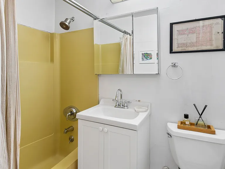 23 Waverly Pl #2D — Photo 5