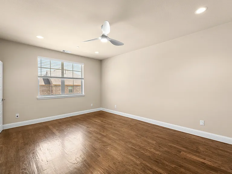2952 Sheridan Dr — Photo 16