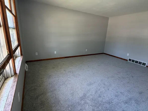 204 Westbourne Rd, Waterloo, IA 50701
