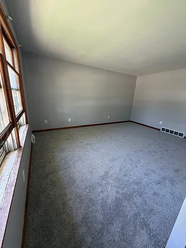 204 Westbourne Rd Photo 1