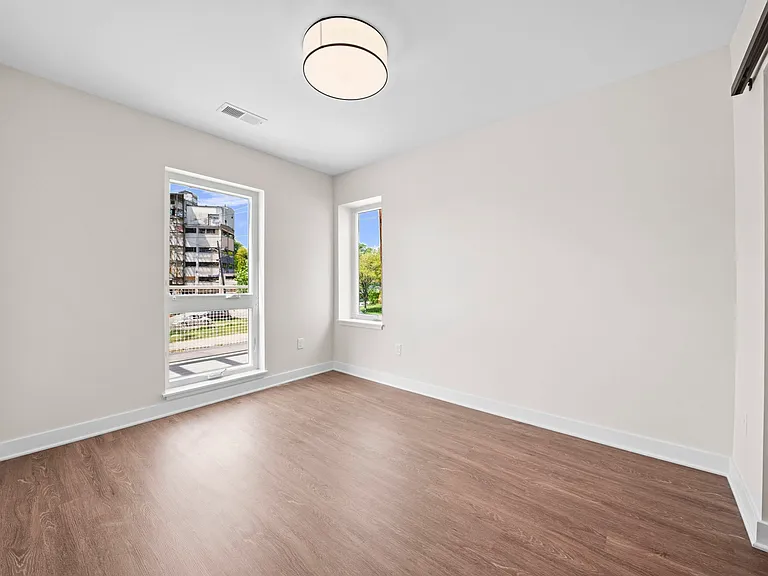 2426 Inglewood Ave — Photo 32