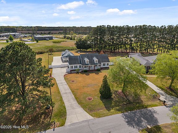 4th image of 819 Badger Circle