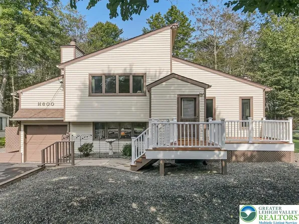 8495 Bumble Bee Way, Tobyhanna, PA 18466