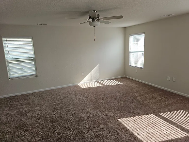 524 Hawley St — Photo 18
