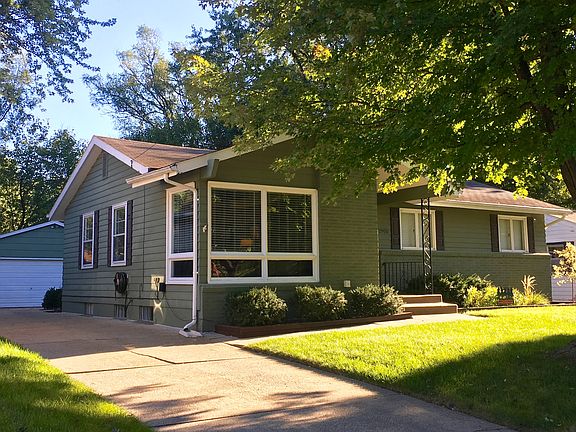 4th image of 2905 Meadow Ln