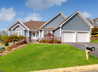 4 Woodcott Dr, Hamburg, NJ 07419