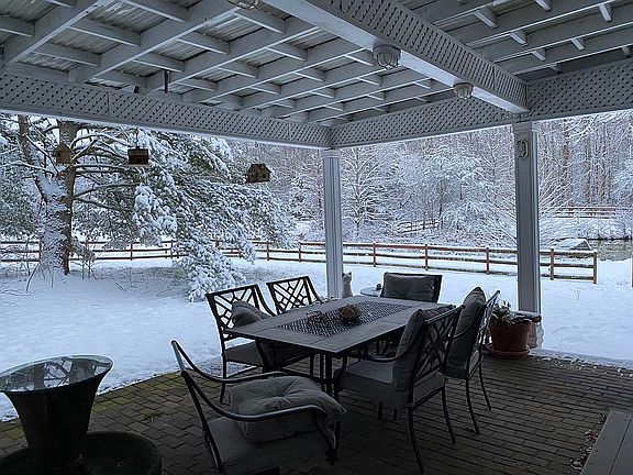 4th image of 90 Lucks Dr