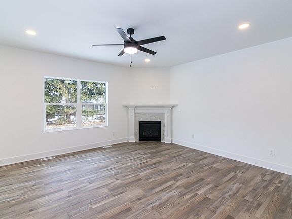 5th image of 19360 Newburgh Rd