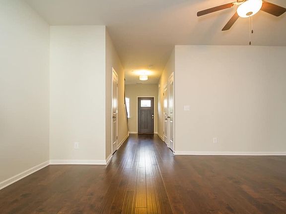 5th image of 402 Riverwood Ct