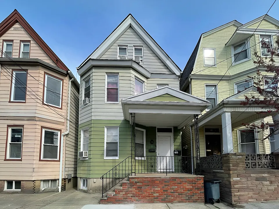 16 Ann St