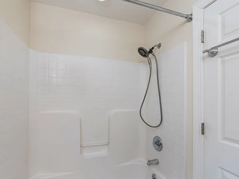 205 College Cir — Photo 14