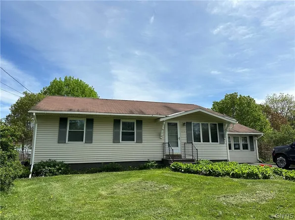 520 Willow Dr, Utica, NY 13502