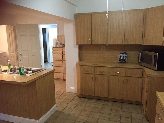 Open kitchen to family room