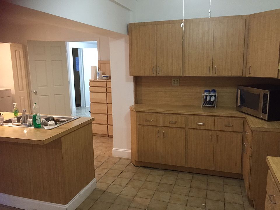 Open kitchen to family room