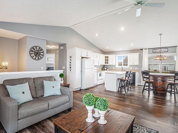 3rd image of 10268 Lynwood Ln