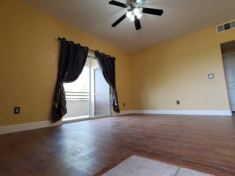 2291 W Horizon Ridge Pkwy #13275 — Photo 4