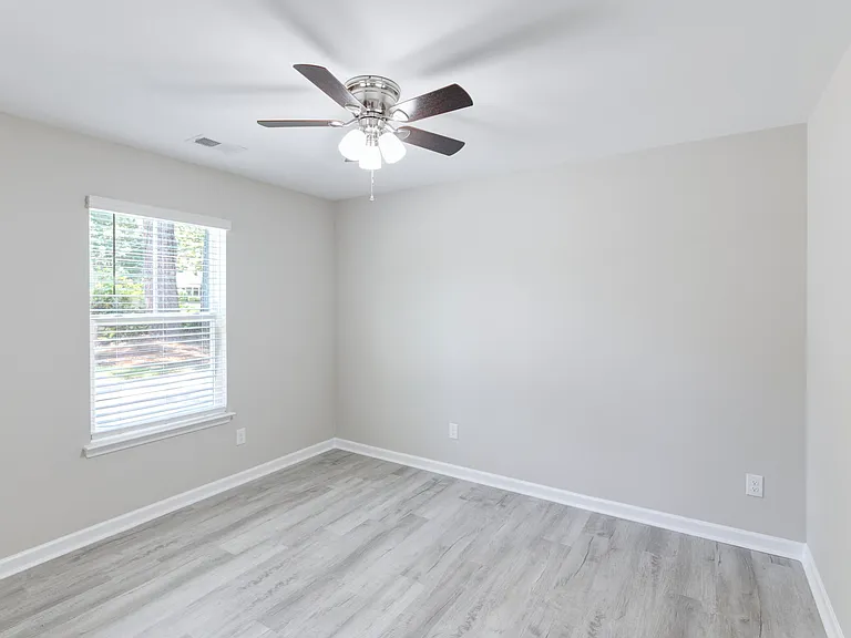 207 Woodlawn St — Photo 28