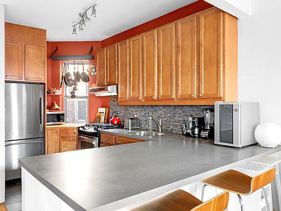4th image of 345 E 61st St #5F