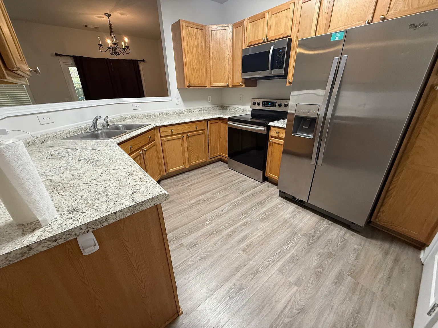 3 bed, 2.5 bath, 1704 sqft, $2,100 — Photo 1