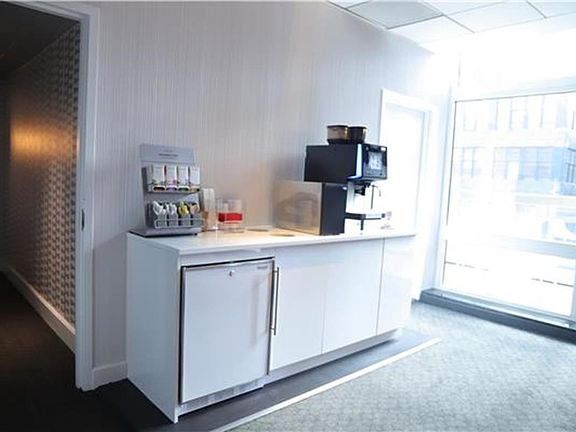 3rd image of 350 W 43rd St APT 19B