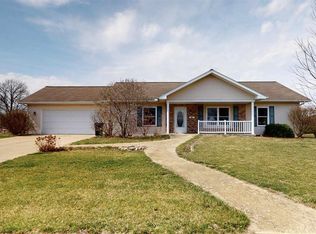 901 Easy St, Roanoke, IL 61561