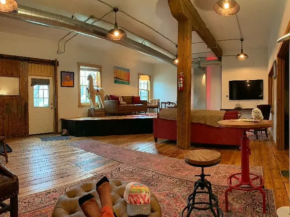 N39W6185 Jackson St #1, Cedarburg, WI 53012