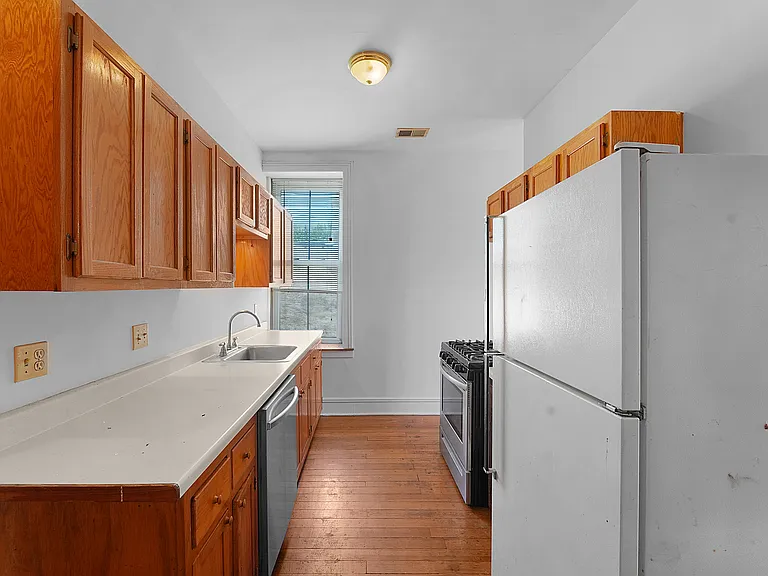 2419 Menard St — Photo 6