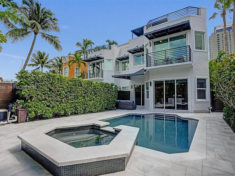 453 SW 5th Ave — Photo 82