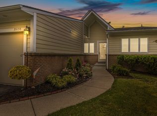 35155 Hillside Dr, Farmingtn Hls, MI