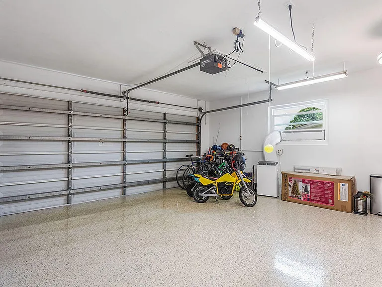 115 Saint Cloud Ln — Photo 31