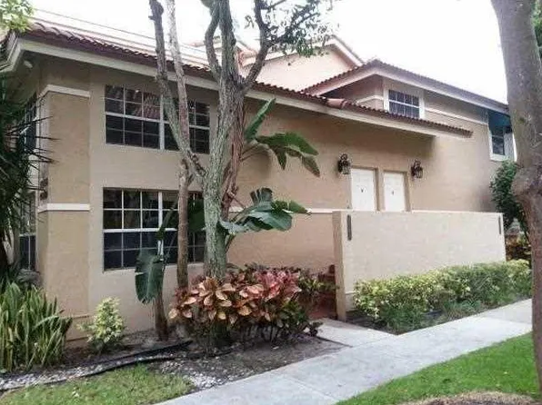 6542 Via Regina #11, Boca Raton, FL 33433