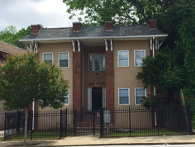 669 Boulevard NE #10 — Photo 6