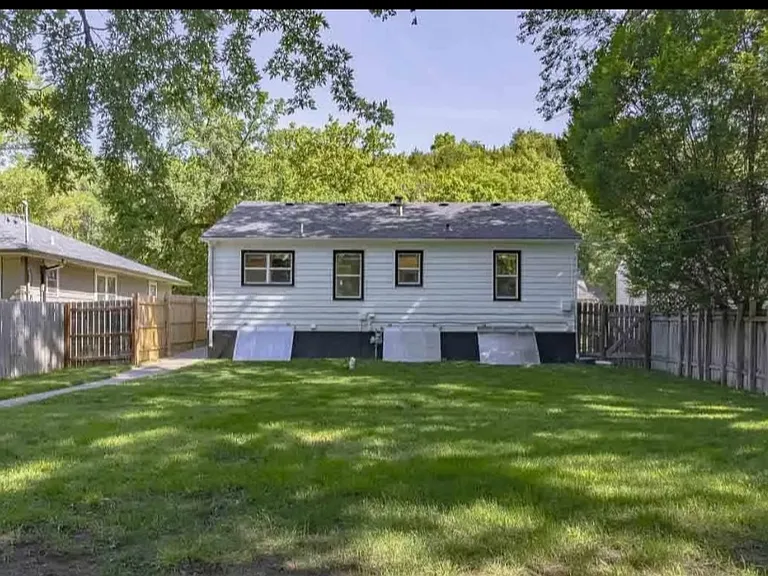 527 Bertrand St — Photo 28