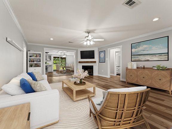 2nd image of 1333 Holly Dr