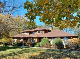 9916 Lakewood Rd, Crystal Lake, IL 60014